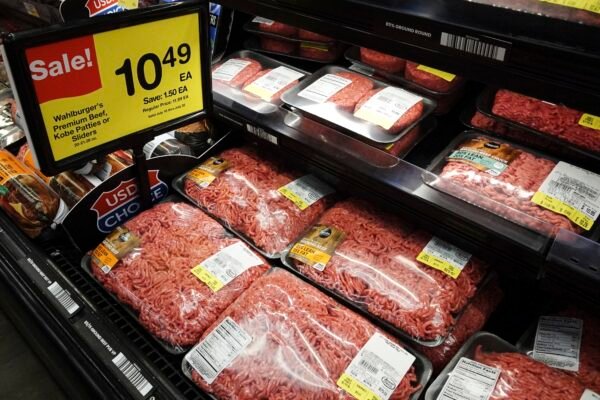 Não é só tarifaço: mosca mortal também pode aumentar preço da carne bovina nos EUA