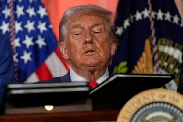 Justiça dos EUA volta a suspender ordem de Trump que limita cidadania por nascimento