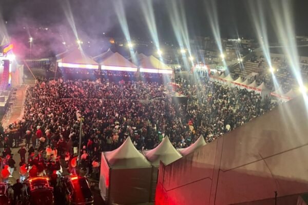 Segunda noite do Arraial da Arena: Manu Bahtidão incendeia o público em Taboão da Serra