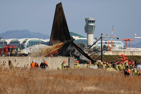 Piloto desligou o motor errado antes de avião bater e matar 179 em desastre aéreo na Coreia do Sul, diz agência