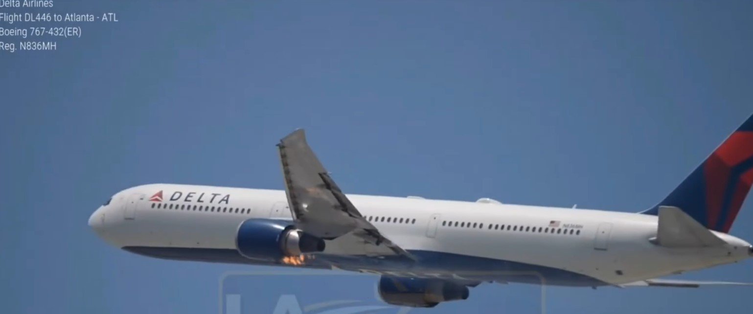 Chamas em motor levam avião a fazer pouso de emergência logo após decolagem nos EUA; VÍDEO