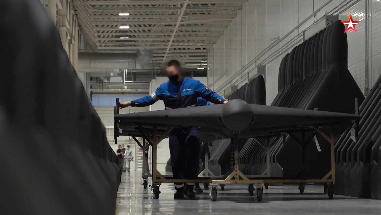 Rússia tem usado adolescentes para fabricar drones ‘kamikaze’ e atacar a Ucrânia