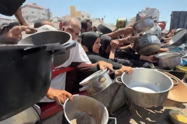 Por que a população de Gaza não está recebendo a ajuda de que tanto precisa?