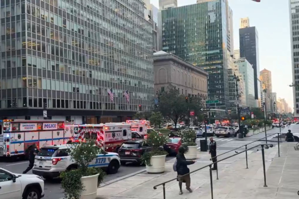 Atirador abre fogo em uma das avenidas mais movimentadas de Nova York, nos EUA