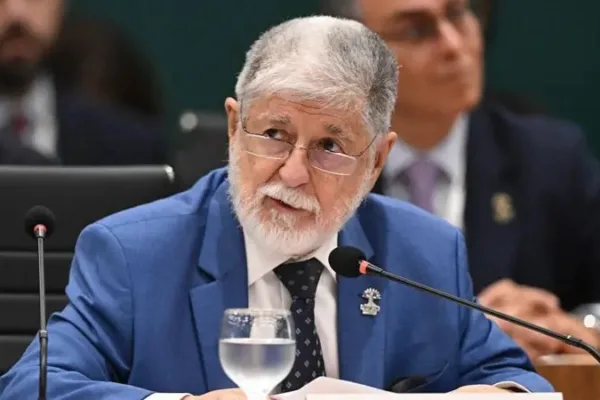 ‘Nem a União Soviética’ faria o que Trump está fazendo com o Brasil, diz Amorim ao Financial Times