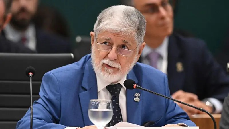 ‘Nem a União Soviética’ faria o que Trump está fazendo com o Brasil, diz Amorim ao Financial Times