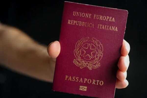 Cidadania italiana: Corte rejeita limitar reconhecimento a descendentes e abre precedente para derrubar nova lei