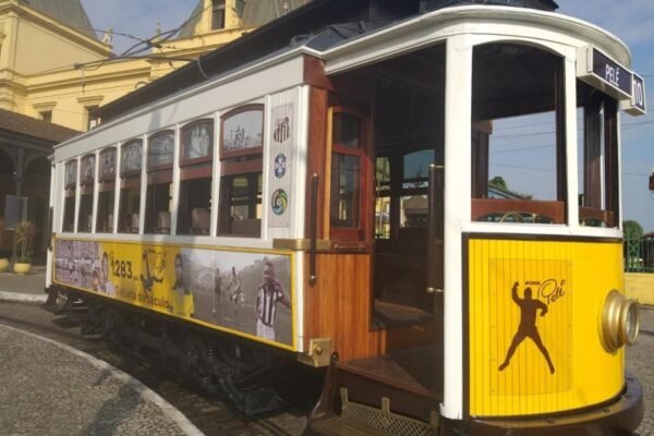 Bonde Pelé é modernizado com energia solar e usará o mesmo trilho do VLT em Santos