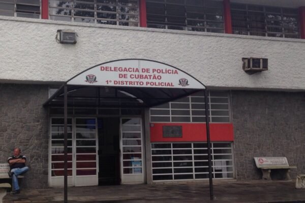Homem em situação de rua é morto a facadas em frente à policlínica de Cubatão