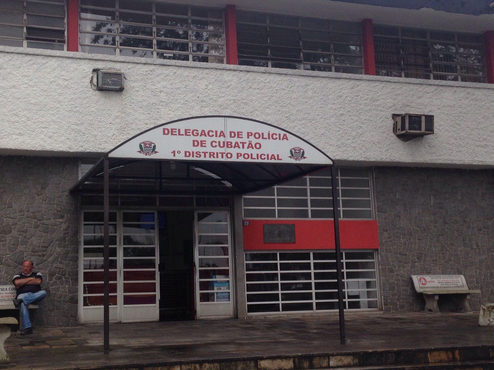 Homem em situação de rua é morto a facadas em frente à policlínica de Cubatão