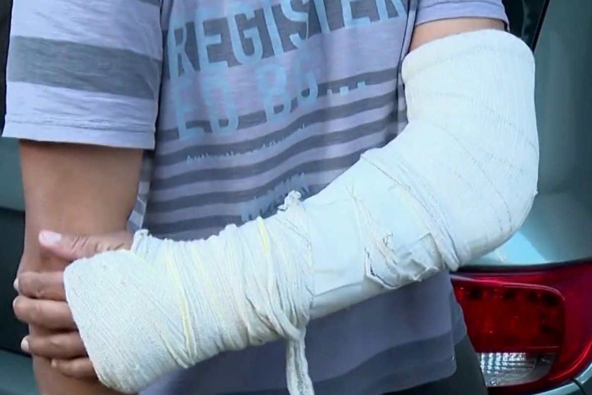 Motorista golpeado com facão em briga de trânsito rompeu artéria do braço ao tentar ‘livrar a cabeça’