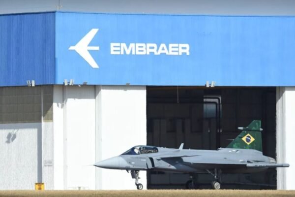 Ações da Embraer disparam 10% com entrada da aviação entre as exceções do tarifaço de Trump Ações da Embraer disparam 10% com entrada da aviação entre as exceções do tarifaço de Trump