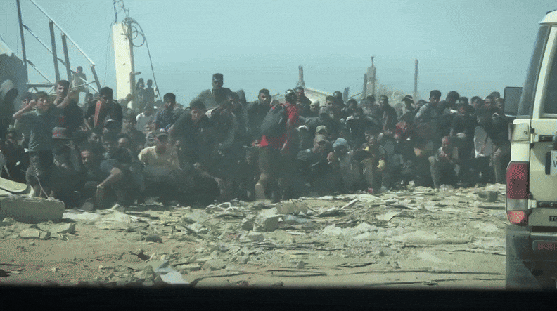 VÍDEO divulgado por agência da ONU mostra multidão em Gaza avançando sobre caminhão que trazia comida: ‘Famintos’