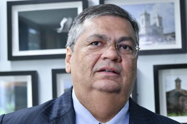 Dino critica ‘crises constantes’ por emendas e defende atuação do STF no ‘equilíbrio orçamentário’