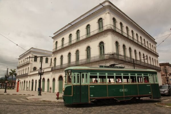 ‘Walking tour’ leva visitantes para pontos turísticos e culturais em Santos, SP; veja como participar ‘Walking tour’ leva visitantes para pontos turísticos e culturais em Santos, SP; veja como participar