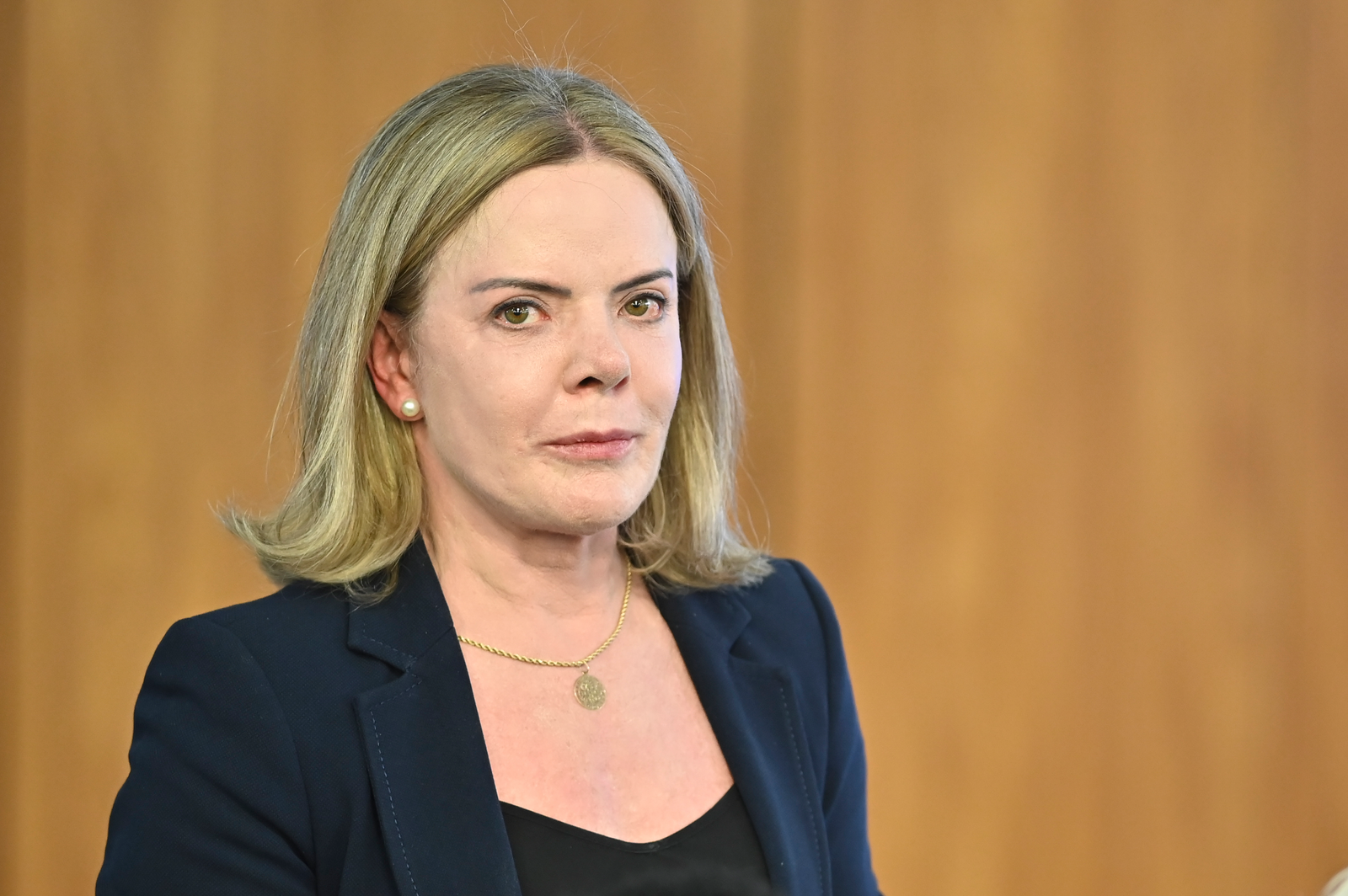 ‘Presidente dos EUA deveria cuidar dos seus problemas’, diz Gleisi após post de Trump em defesa de Bolsonaro