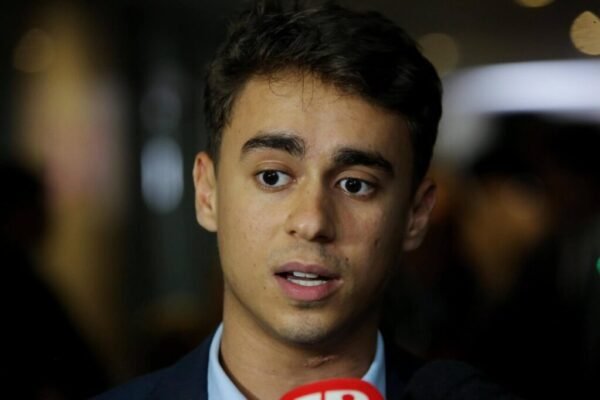 Nikolas é condenado a apagar vídeo e indenizar artista em R$ 10 mil