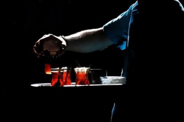 São Vicente, SP, abre vagas para cursos gratuitos de bartender e garçom; veja como se inscrever