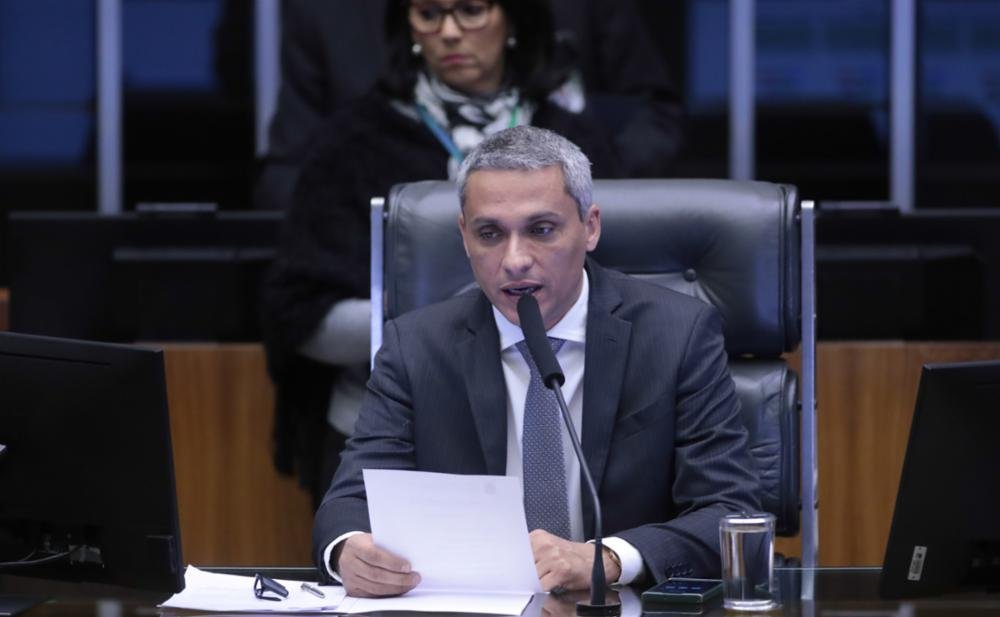 Ministro de Lula debate a regulação das redes na Câmara