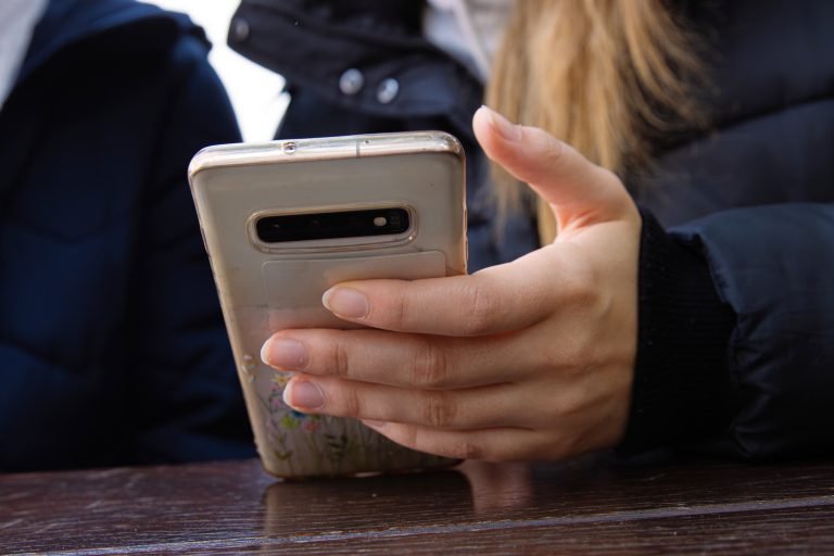 Audiência discute proposta que proíbe cancelamento de celular de beneficiários de programas sociais