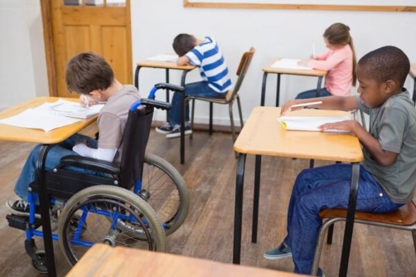 Balanço do semestre: projeto aprovado prevê punição para escolas que recusarem matrículas Balanço do semestre: projeto aprovado prevê punição para escolas que recusarem matrículas