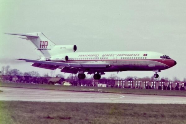 A história do voo TAP 131: como um garoto de 16 anos sequestrou um avião  —e virou amigo do piloto anos depois