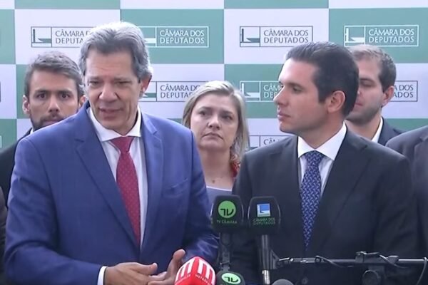 Nas redes, contas ligadas ao PT usam IA para atacar Congresso e Motta