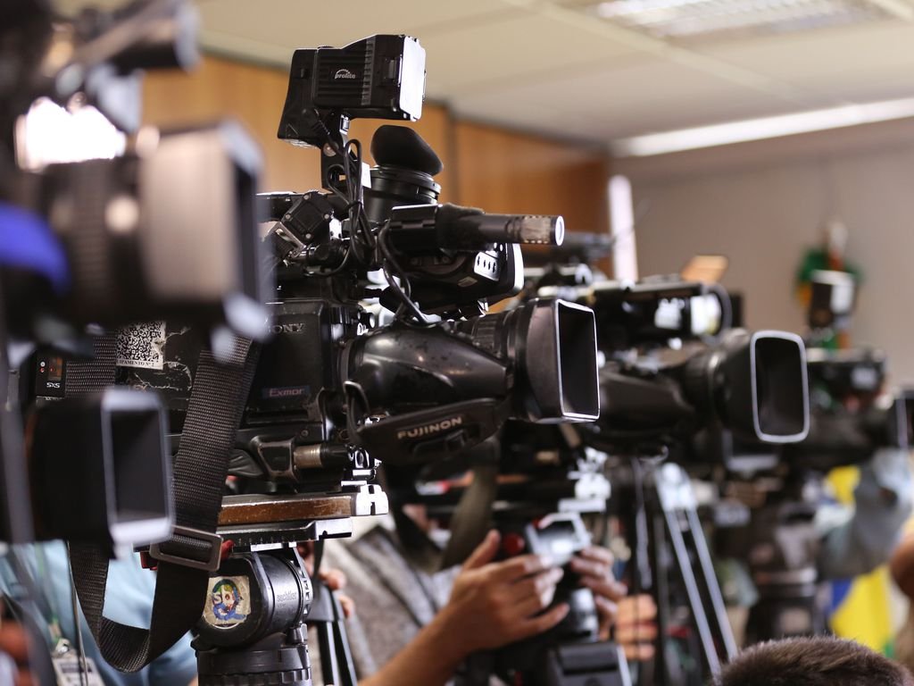 Lula sanciona com vetos lei que simplifica outorga para emissoras de rádio e TV
