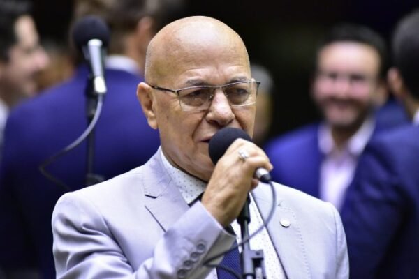 Comissão aprova proibição de discriminação de aluno bolsista Comissão aprova proibição de discriminação de aluno bolsista