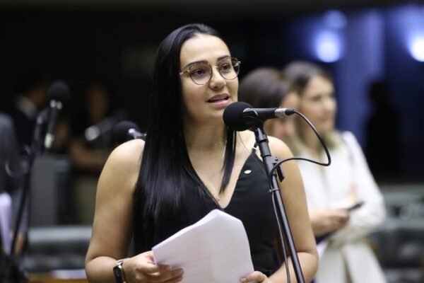 Comissão aprova oferta de educação especial ao aluno com deficiência que apresente laudo médico Comissão aprova oferta de educação especial ao aluno com deficiência que apresente laudo médico