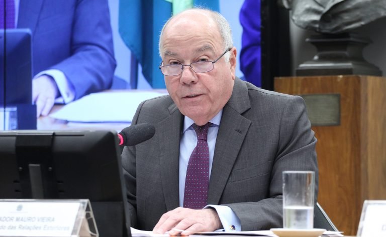 Comissão convoca ministro das Relações Exteriores para falar sobre visita de Lula a Cristina Kirchner