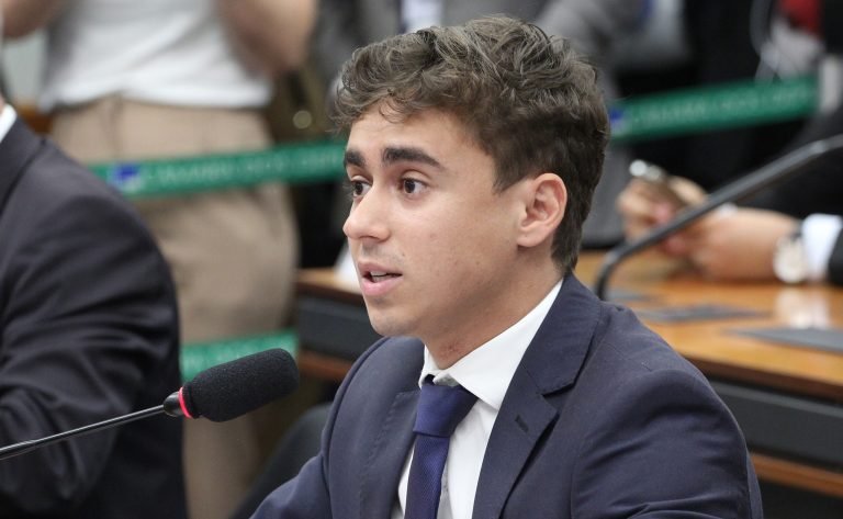 Comissão aprova projeto que proíbe escolas de promover alunos que não têm nota para passar de ano