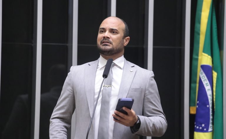 Comissão aprova auxílio para policial ameaçado que precisar mudar de residência
