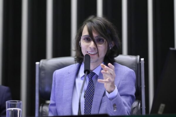 Projeto prevê incentivo fiscal a município com lei atualizada sobre 5G