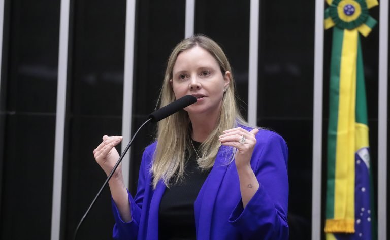 Comissão aprova obrigação do SUS oferecer cirurgia fetal para tratar malformação na coluna vertebral