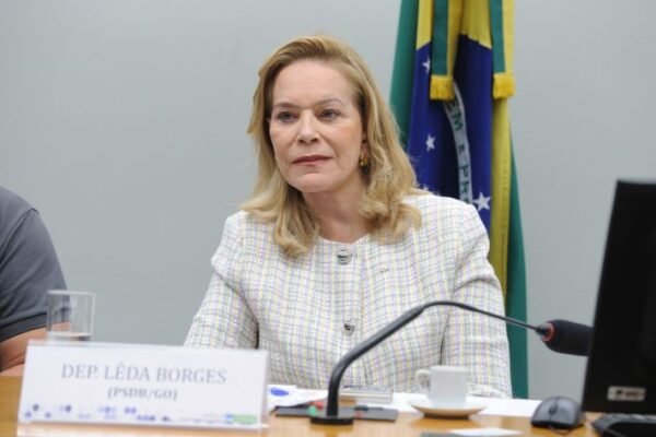 Comissão aprova vaga em estacionamento para gestante e pessoa com criança de até dois anos Comissão aprova vaga em estacionamento para gestante e pessoa com criança de até dois anos