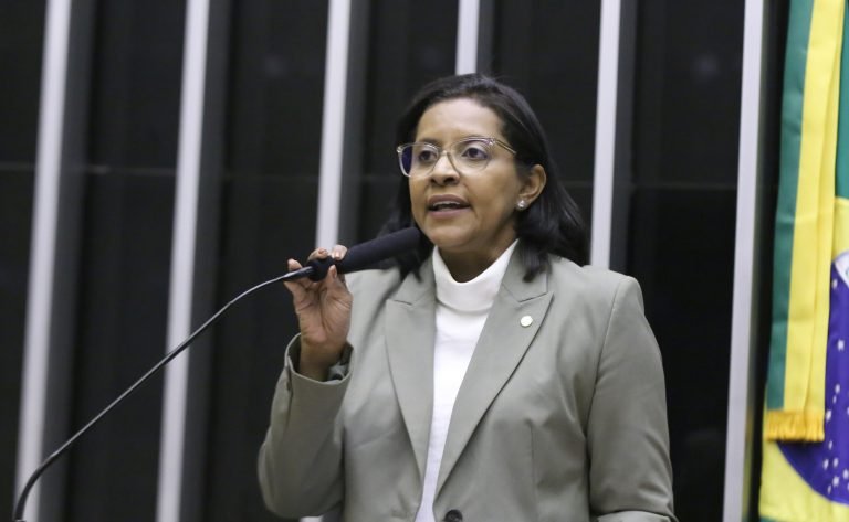 Comissão aprova penas maiores para crimes contra a honra cometidos com uso de IA