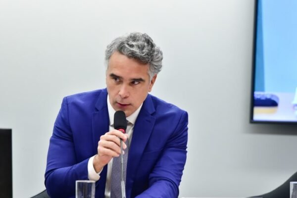 Comissão aprova destinação de recursos do petróleo para infraestrutura escolar Comissão aprova destinação de recursos do petróleo para infraestrutura escolar