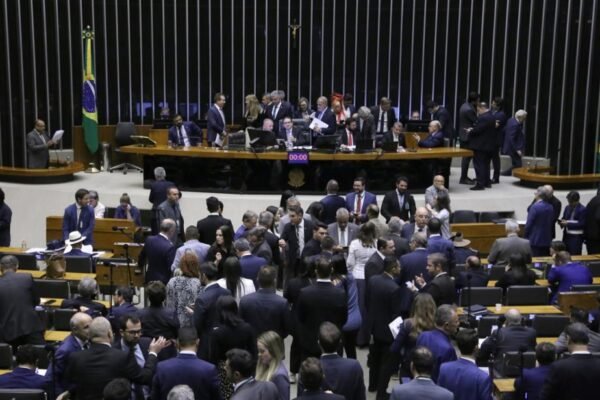 Alvo de operação da PF, deputado do PSB se manifesta