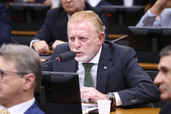 Comissão aprova limites para redução de diárias nos dias de entrada e saída em hotéis Comissão aprova limites para redução de diárias nos dias de entrada e saída em hotéis