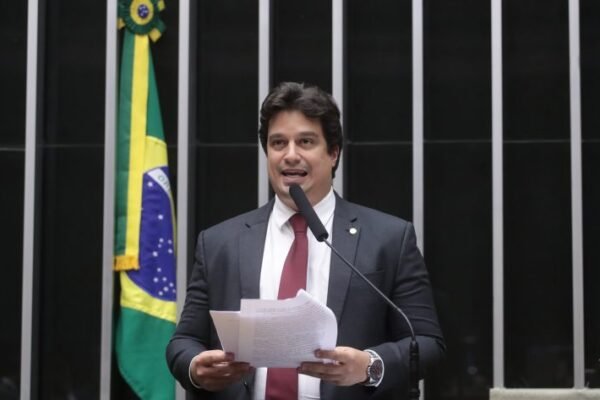 Comissão aprova programa de emprego no turismo para beneficiário do Bolsa Família Comissão aprova programa de emprego no turismo para beneficiário do Bolsa Família