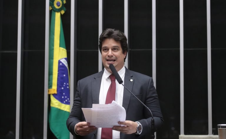 Comissão aprova programa de emprego no turismo para beneficiário do Bolsa Família