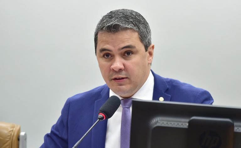 Comissão de Constituição e Justiça aprova tratamento isonômico a religiões em políticas de apoio ao turismo