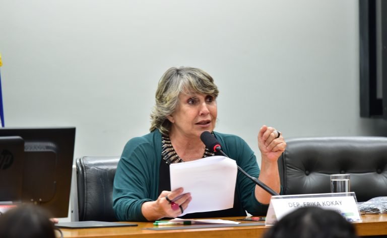 Comissão aprova multa para demissões com motivação ideológica