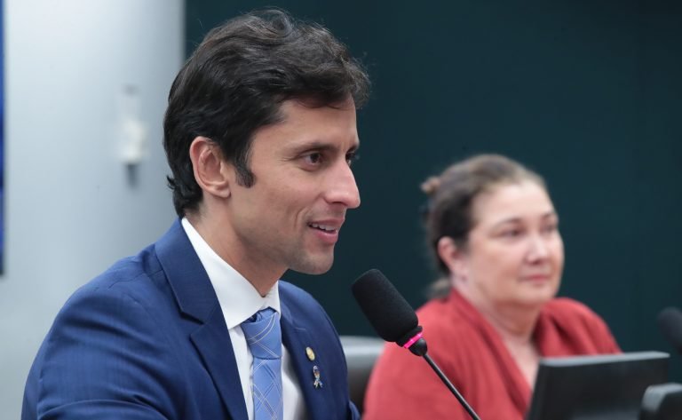 Comissão aprova auxílio financeiro e psicológico a mães de pessoa com deficiência ou autismo