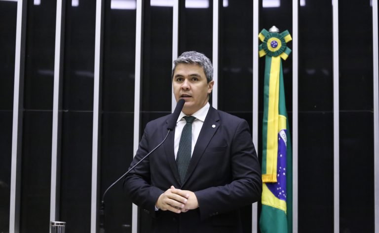 Comissão aprova assistência integral no SUS à pessoa com fendas orais