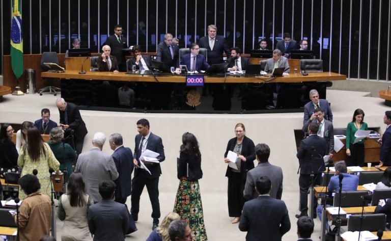 Câmara aprova novas regras para o Fundo de Desenvolvimento Científico e Tecnológico; acompanhe