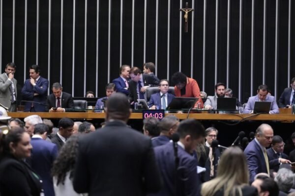 Aprovada em 1º turno PEC que altera regras para pagamento de precatórios Aprovada em 1º turno PEC que altera regras para pagamento de precatórios