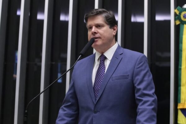 Câmara aprova em 2º turno PEC que altera regras para pagamento de precatórios Câmara aprova em 2º turno PEC que altera regras para pagamento de precatórios
