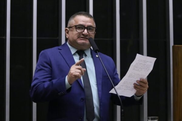 Comissão aprova criação de cartão material escolar para estudantes da rede municipal Comissão aprova criação de cartão material escolar para estudantes da rede municipal
